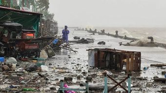 সুপার টাইফুন রাগাসা’র কারণে স্কুল ও ব্যবসা প্রতিষ্ঠান বন্ধ ঘোষণা চীনের