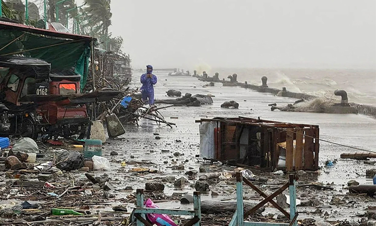 সুপার টাইফুন রাগাসা’র কারণে স্কুল ও ব্যবসা প্রতিষ্ঠান বন্ধ ঘোষণা চীনের